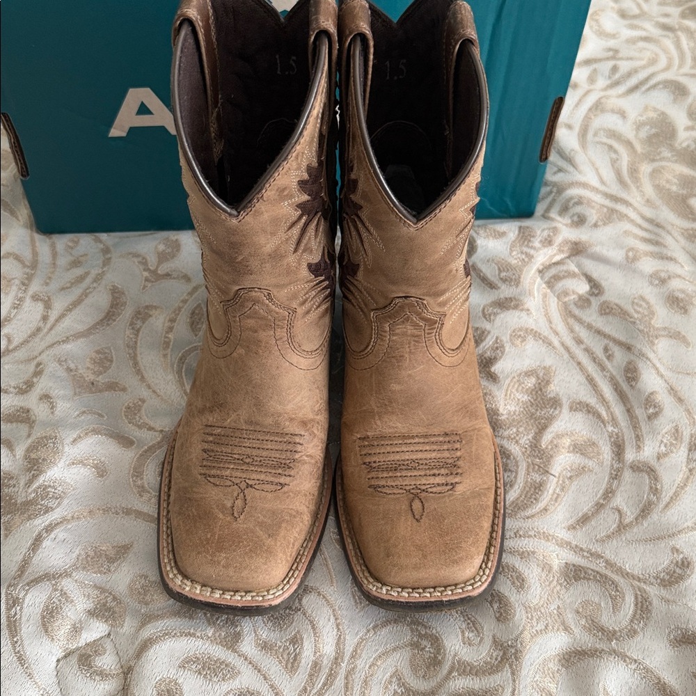 Ariat Tan Western Boots with Dark Brown Accents - Picture 2 of 4